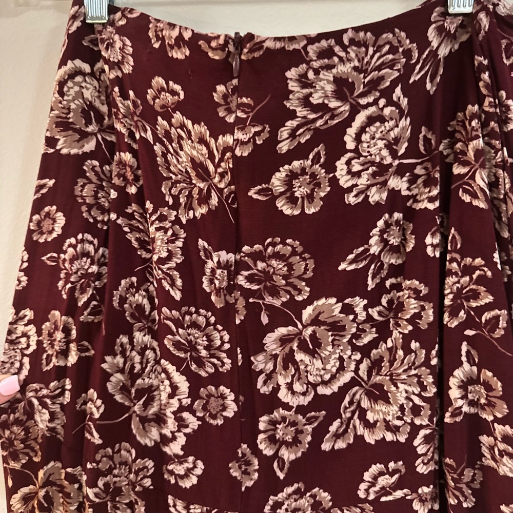 Abbeline Burgundy Floral High-Low Skirt - Picture 6 of 7